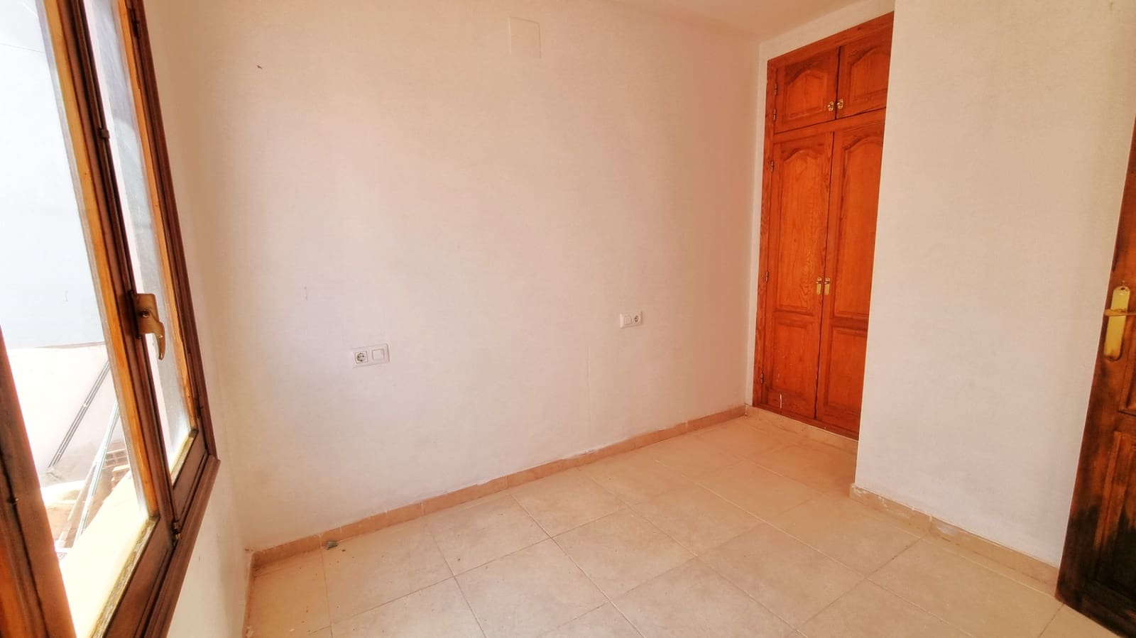 5 bedroom Flat for sale in Ondara - € 199,000 (Ref: 10098963)