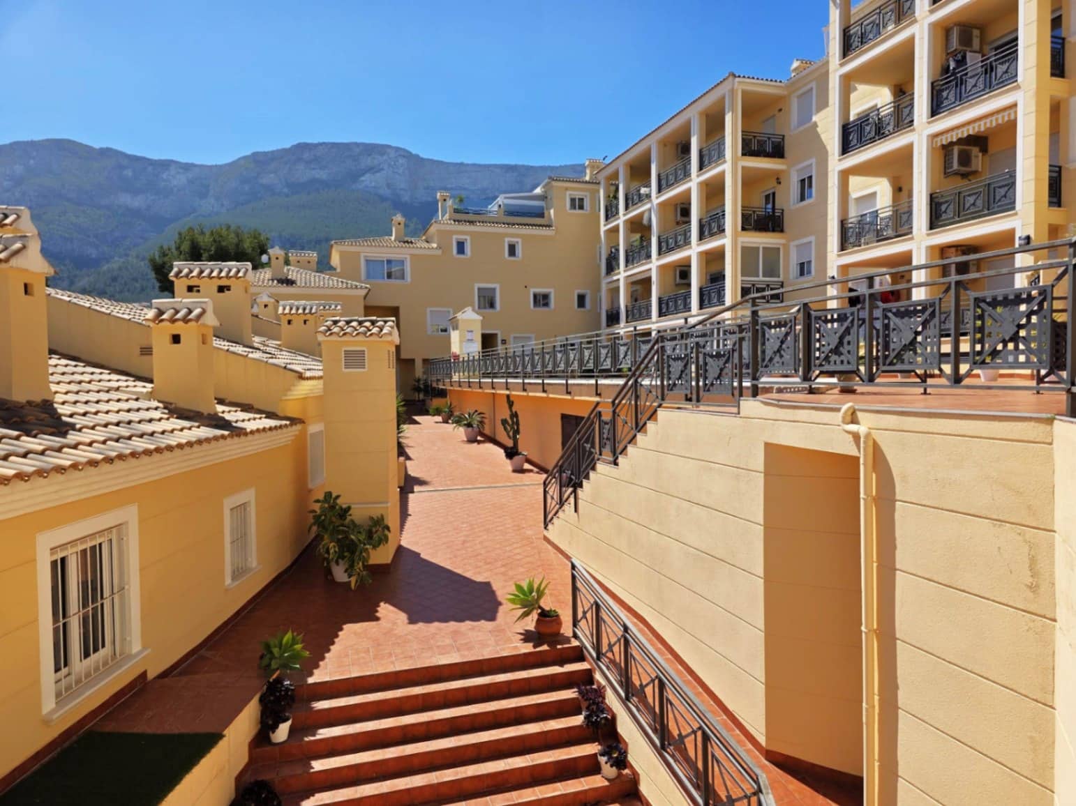 2 soveværelse Lejlighed til salg i Denia med swimmingpool garage - € 297.000 (Ref: 10098973)
