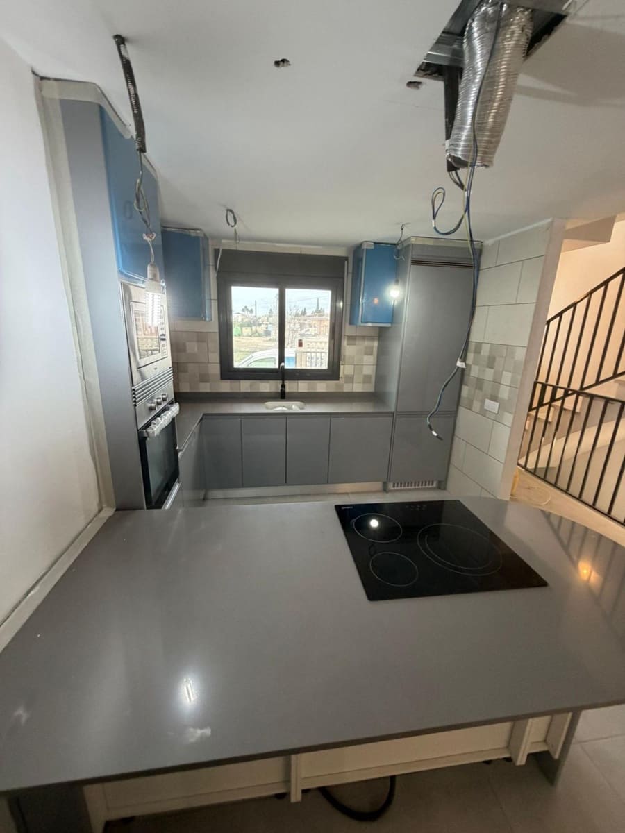 3 slaapkamer Rijtjeshuis te koop in Els Poblets met zwembad - € 280.000 (Ref: 10136685)