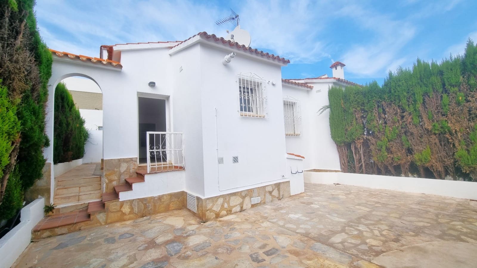 3 bedroom Townhouse for sale in Denia with garage - € 350,000 (Ref: 10173006)