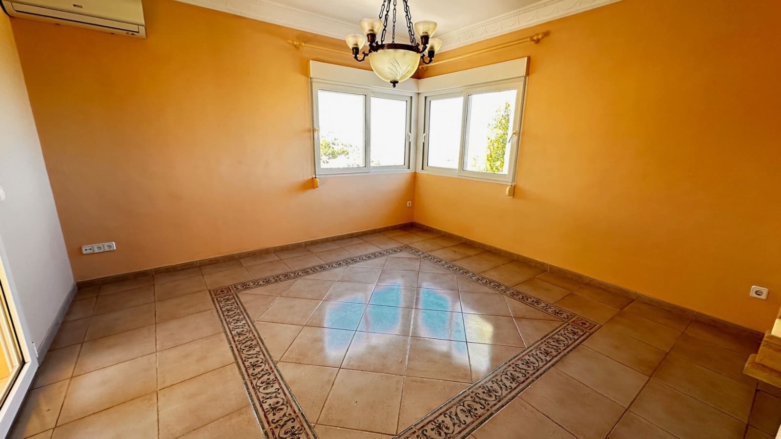 5 soverom Villa til salgs i La Sella med garasje - € 965 000 (Ref: 3607611)