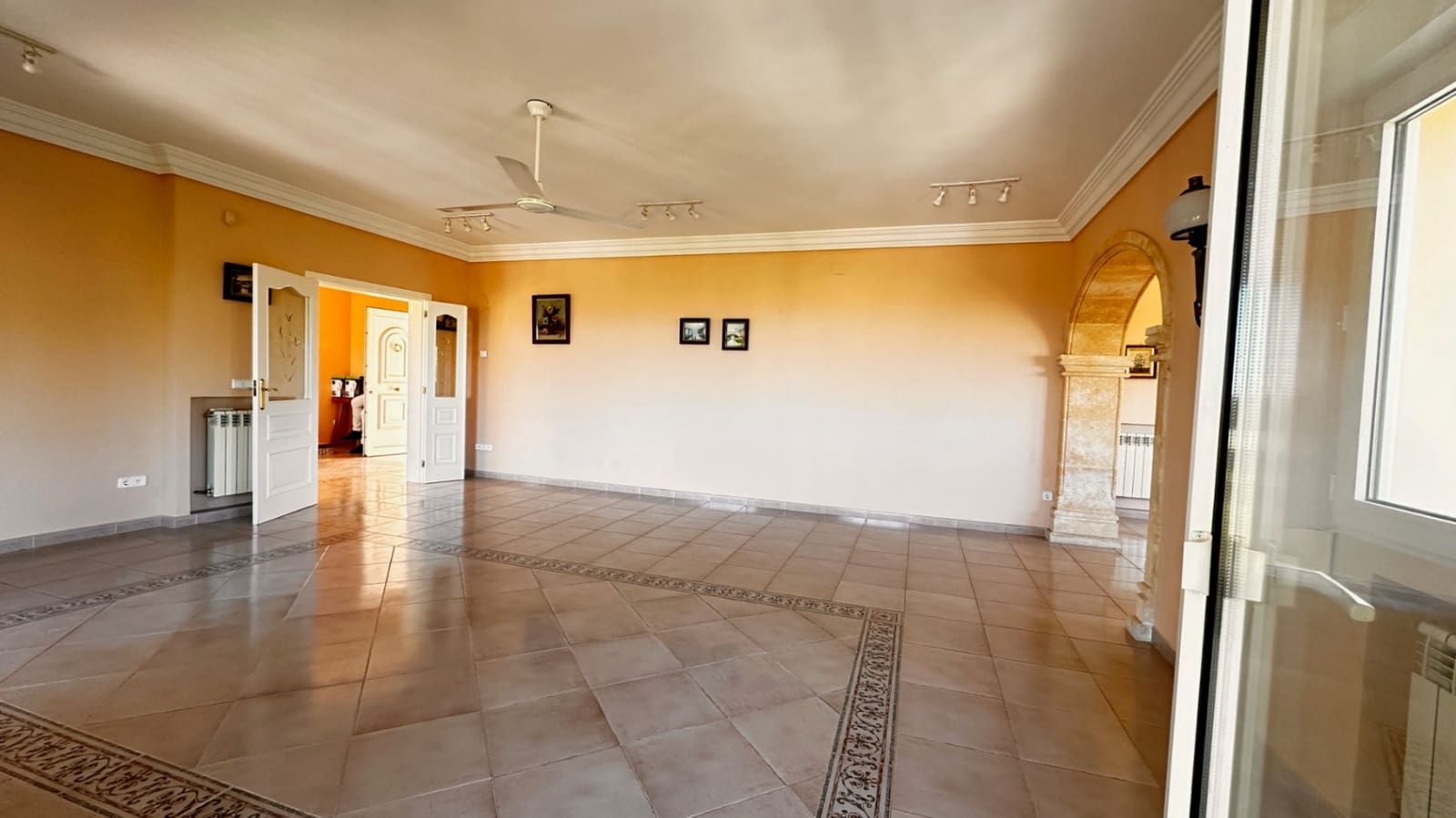 5 soverom Villa til salgs i La Sella med garasje - € 965 000 (Ref: 3607611)