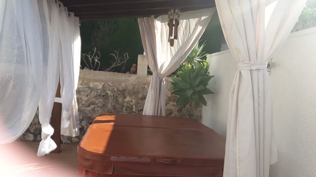 4 soverom Villa til salgs i La Sella med svømmebasseng garasje - € 650 000 (Ref: 7074040)