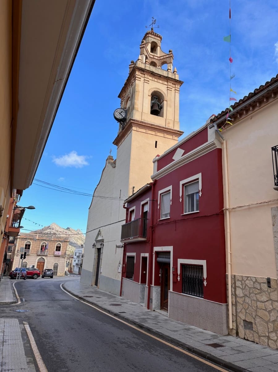 5 slaapkamer Huis te koop in Sagra - € 180.000 (Ref: 8635684)