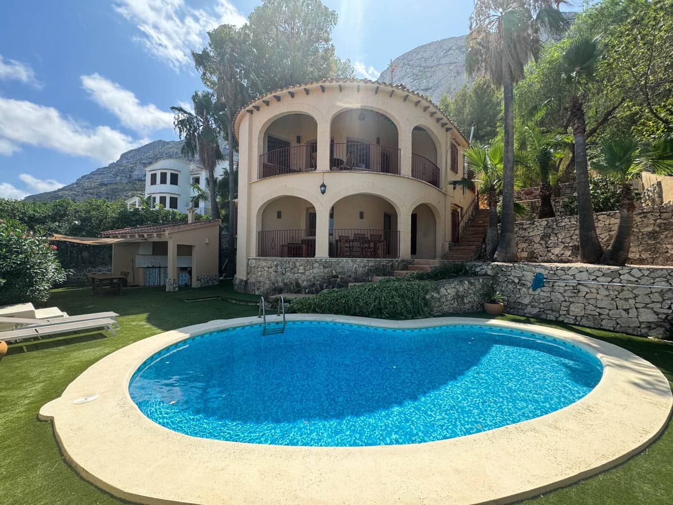 2 sovrum Villa till salu i Denia med pool garage - 825 000 € (Ref: 8758646)