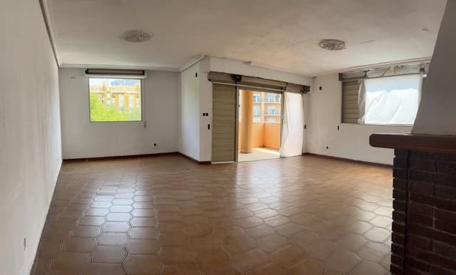 6 bedroom Flat for sale in Centro Urbano, Dénia - € 280,000 (Ref: 8758649)