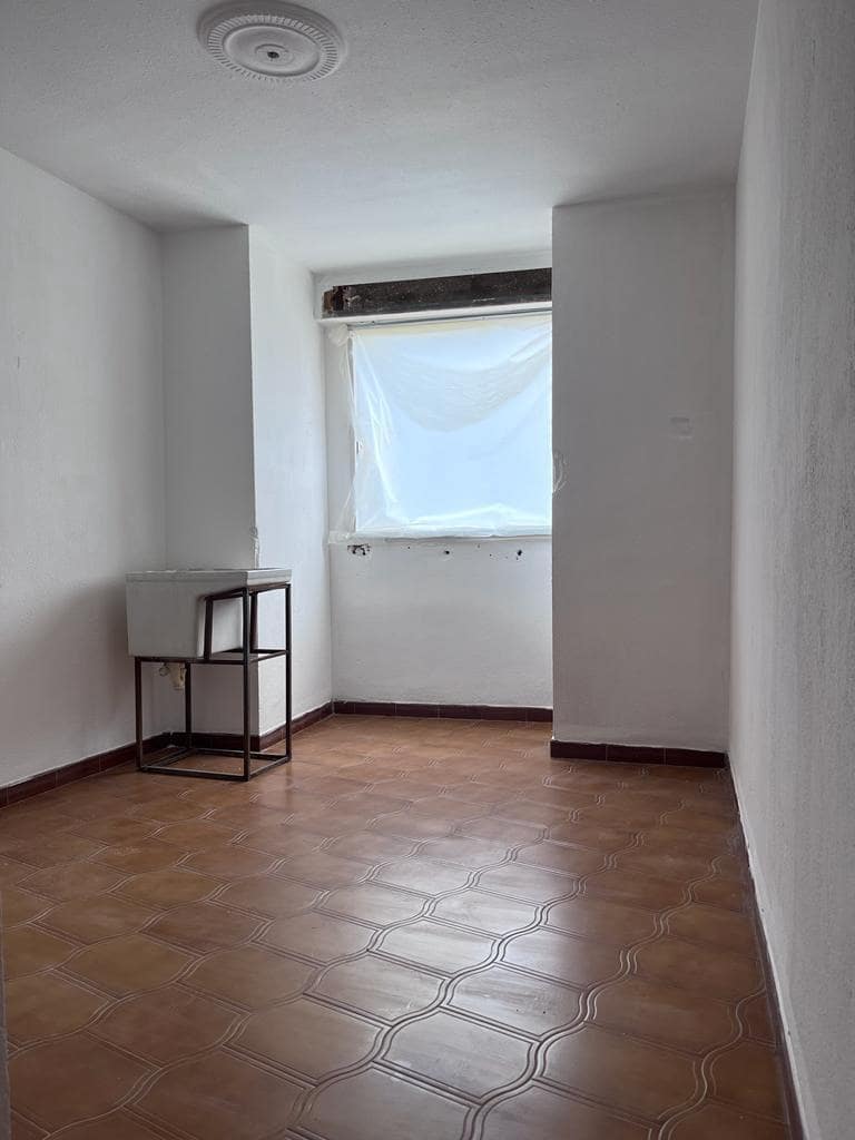 6 bedroom Flat for sale in Denia - € 280,000 (Ref: 8758649)