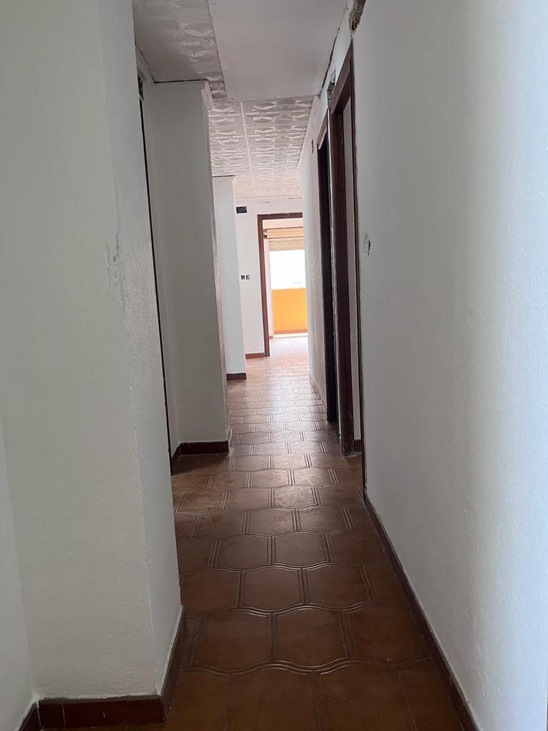 6 bedroom Flat for sale in Denia - € 280,000 (Ref: 8758649)