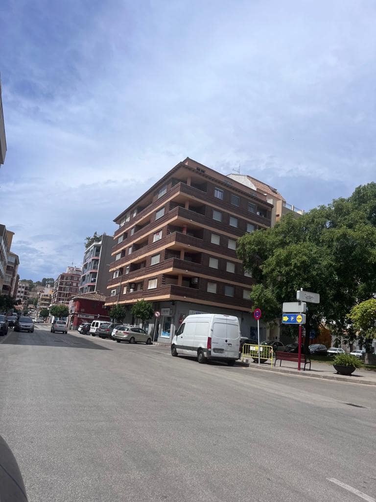 6 bedroom Flat for sale in Denia - € 280,000 (Ref: 8758649)