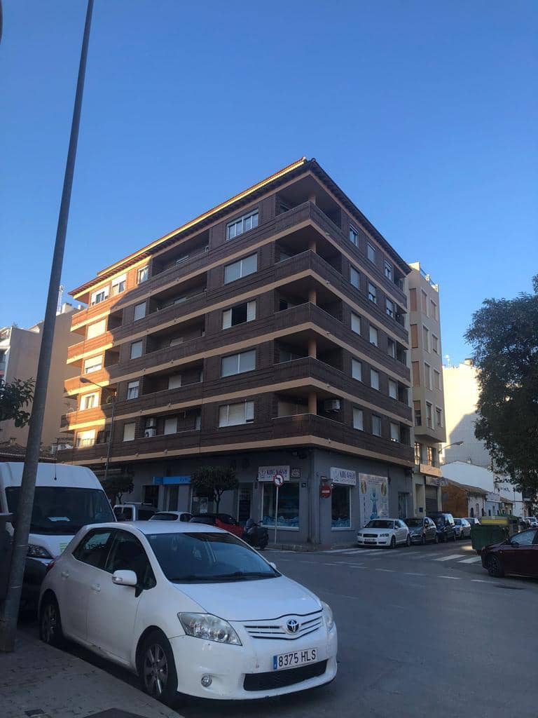 6 bedroom Flat for sale in Denia - € 280,000 (Ref: 8758649)
