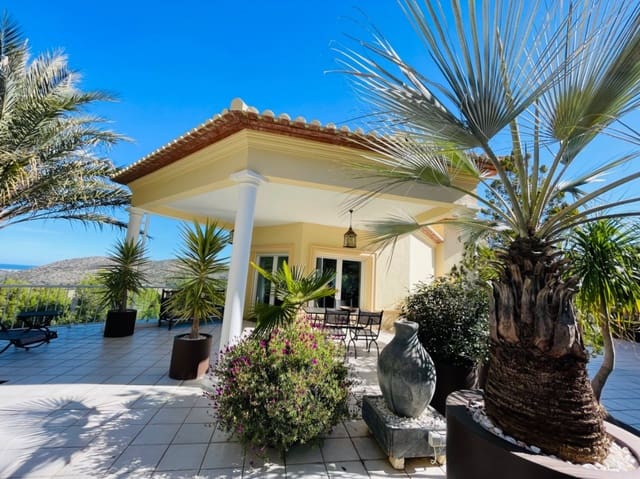 4 soveværelse Villa til salg i La Sella med swimmingpool garage - € 1.090.000 (Ref: 8758685)