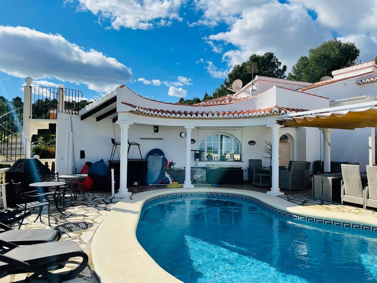 3 bedroom Villa for sale in Denia with pool garage - € 585,000 (Ref: 8758691)