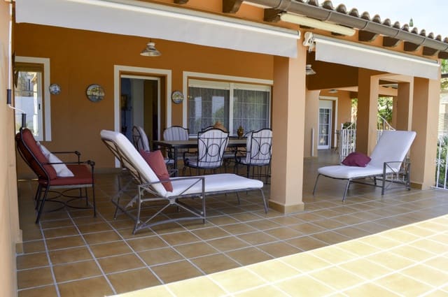 4 chambre Villa/Maison à vendre à Las Rotas / Les Rotes, Dénia avec piscine garage - 750 000 € (Ref: 8758697)