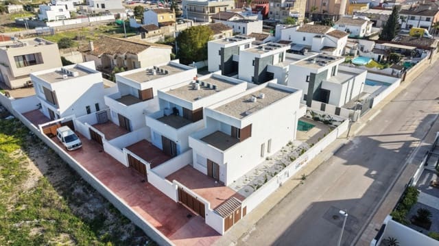 Chalet de 3 habitaciones en Centro Urbano, Dénia en venta con piscina garaje - 449.000 € (Ref: 8815124)