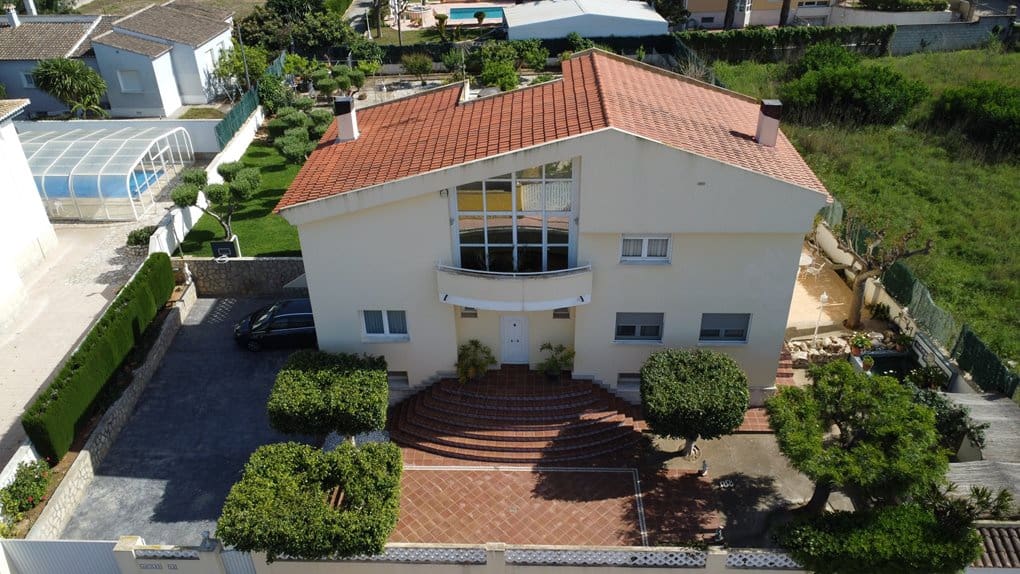 5 sypialnia Willa na sprzedaż w Denia z basenem garażem - 850 000 € (Ref: 8938282)