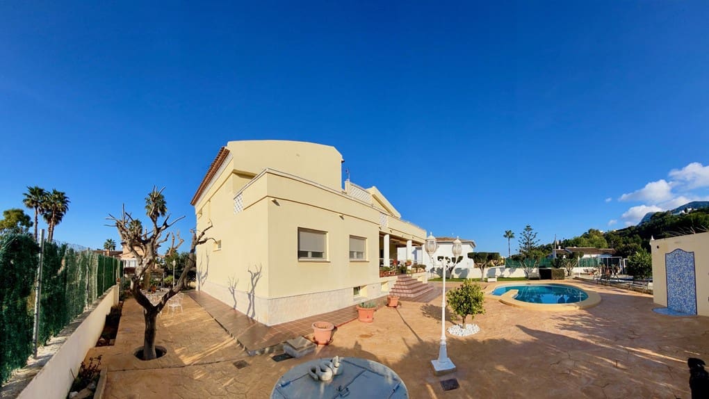 5 sypialnia Willa na sprzedaż w Denia z basenem garażem - 850 000 € (Ref: 8938282)