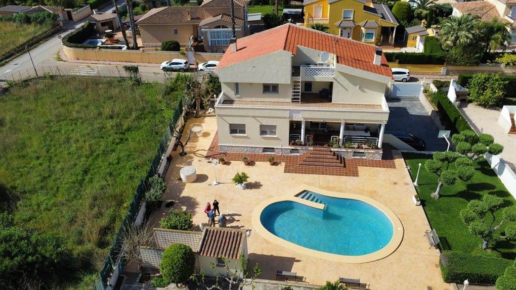 5 sypialnia Willa na sprzedaż w Denia z basenem garażem - 850 000 € (Ref: 8938282)
