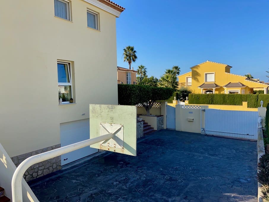 5 sypialnia Willa na sprzedaż w Denia z basenem garażem - 850 000 € (Ref: 8938282)