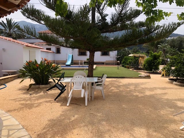 4 soveværelse Villa til salg i Denia med swimmingpool garage - € 580.000 (Ref: 9064012)