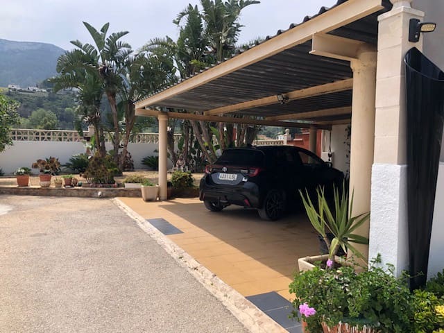 4 soveværelse Villa til salg i Denia med swimmingpool garage - € 580.000 (Ref: 9064012)