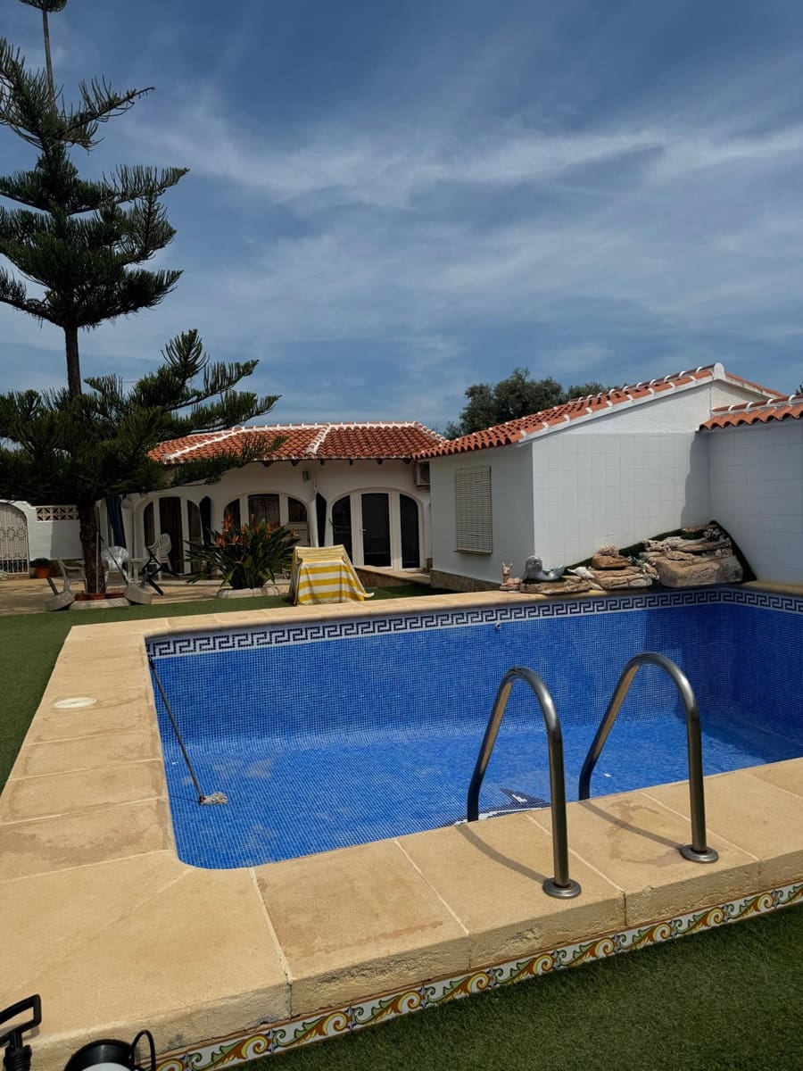 4 soveværelse Villa til salg i Denia med swimmingpool garage - € 580.000 (Ref: 9064012)
