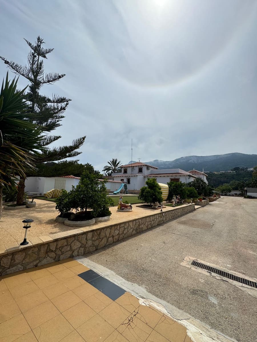 4 soveværelse Villa til salg i Denia med swimmingpool garage - € 580.000 (Ref: 9064012)