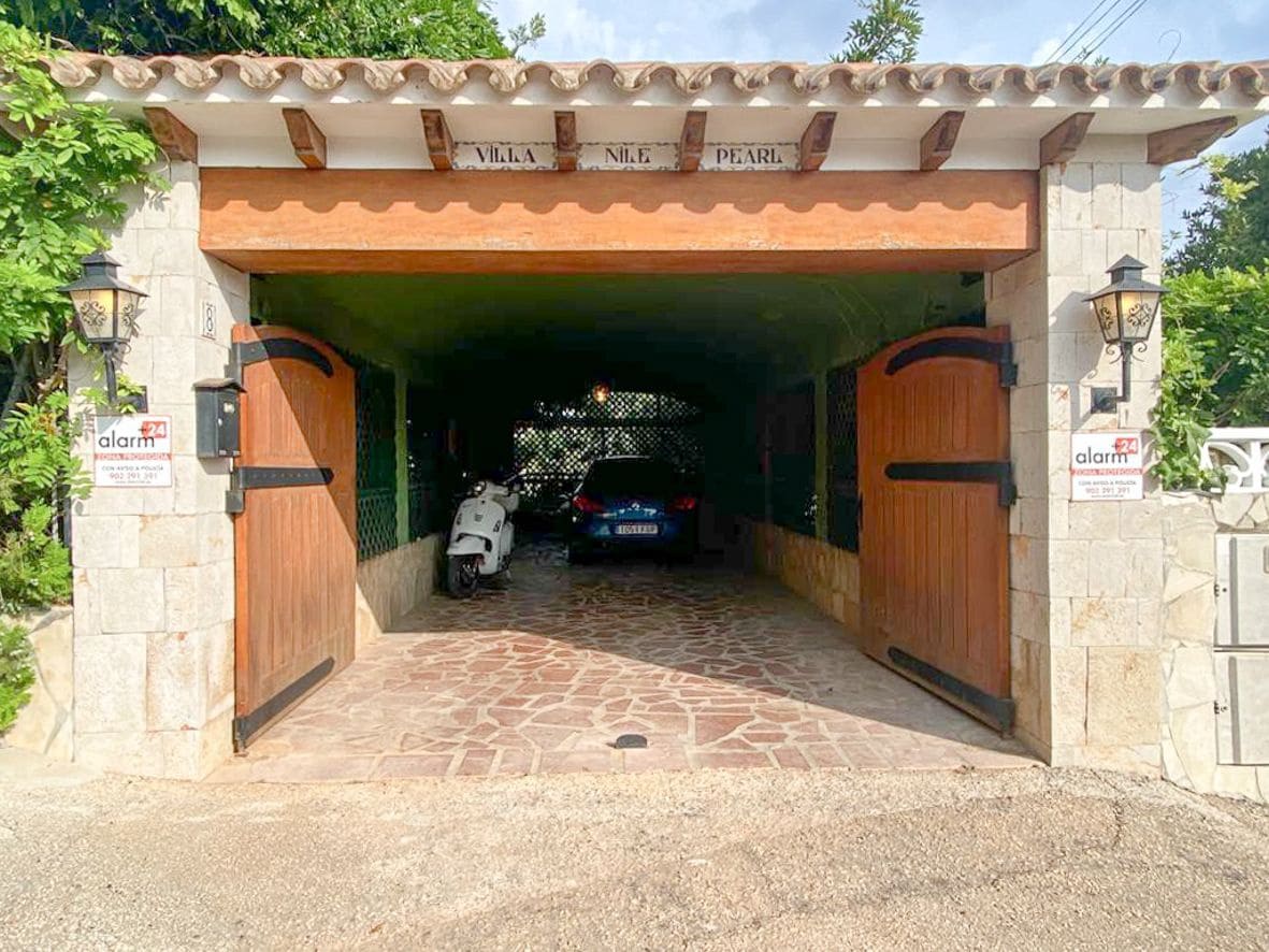 4 slaapkamer Villa te koop in Denia met zwembad garage - € 770.000 (Ref: 9123658)