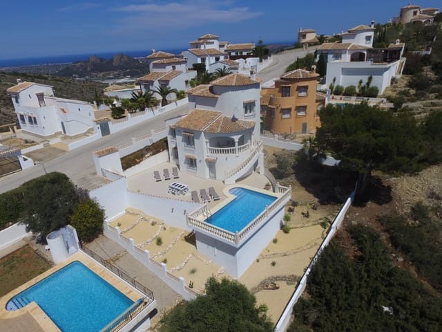 4 soveværelse Villa til salg i La Sella med swimmingpool - € 465.000 (Ref: 9133599)