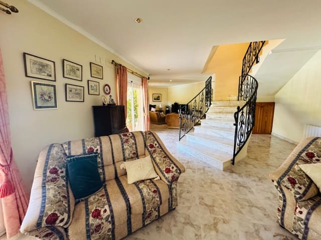 3 camera da letto Villa in vendita in Orba con garage - 650.000 € (Rif: 9296206)