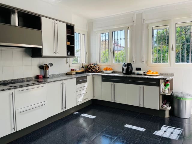 5 soverom Villa til salgs i El Montgó, Dénia med garasje - € 1 053 000 (Ref: 9296225)