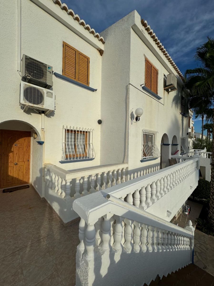 2 soveværelse Byhus til salg i Denia med swimmingpool garage - € 339.000 (Ref: 9306957)