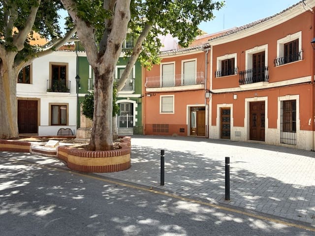 7 bedroom Townhouse for sale in Centro Urbano, Dénia with garage - € 716,000 (Ref: 9312113)