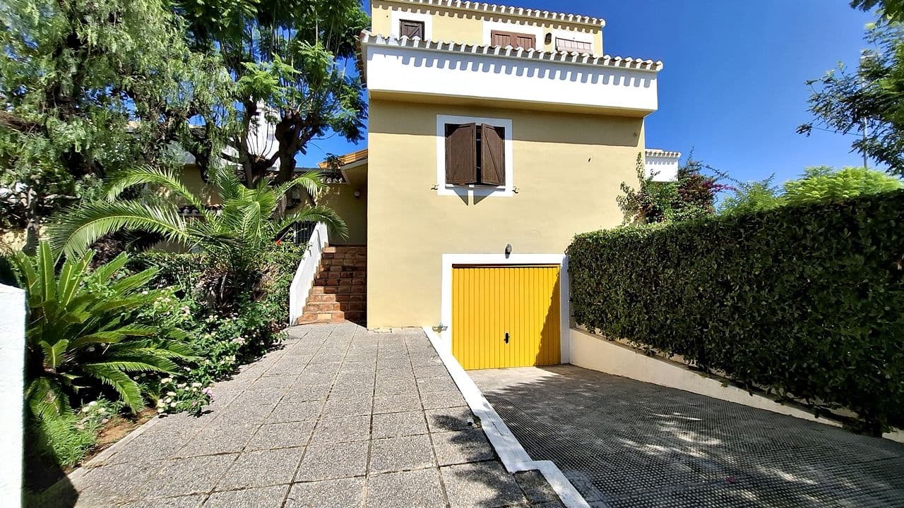 4 soverom Rekkehus til salgs i Denia med svømmebasseng garasje - € 475 000 (Ref: 9312132)