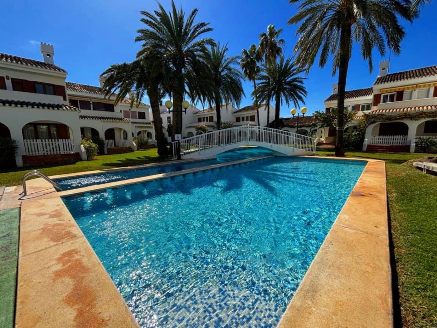 4 soverom Rekkehus til salgs i Denia med svømmebasseng garasje - € 475 000 (Ref: 9312132)