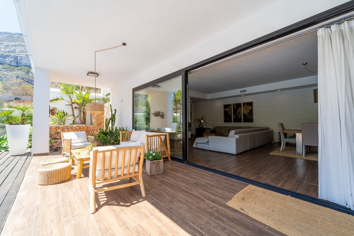 4 sypialnia Willa na sprzedaż w Denia z basenem garażem - 1 370 000 € (Ref: 9386975)