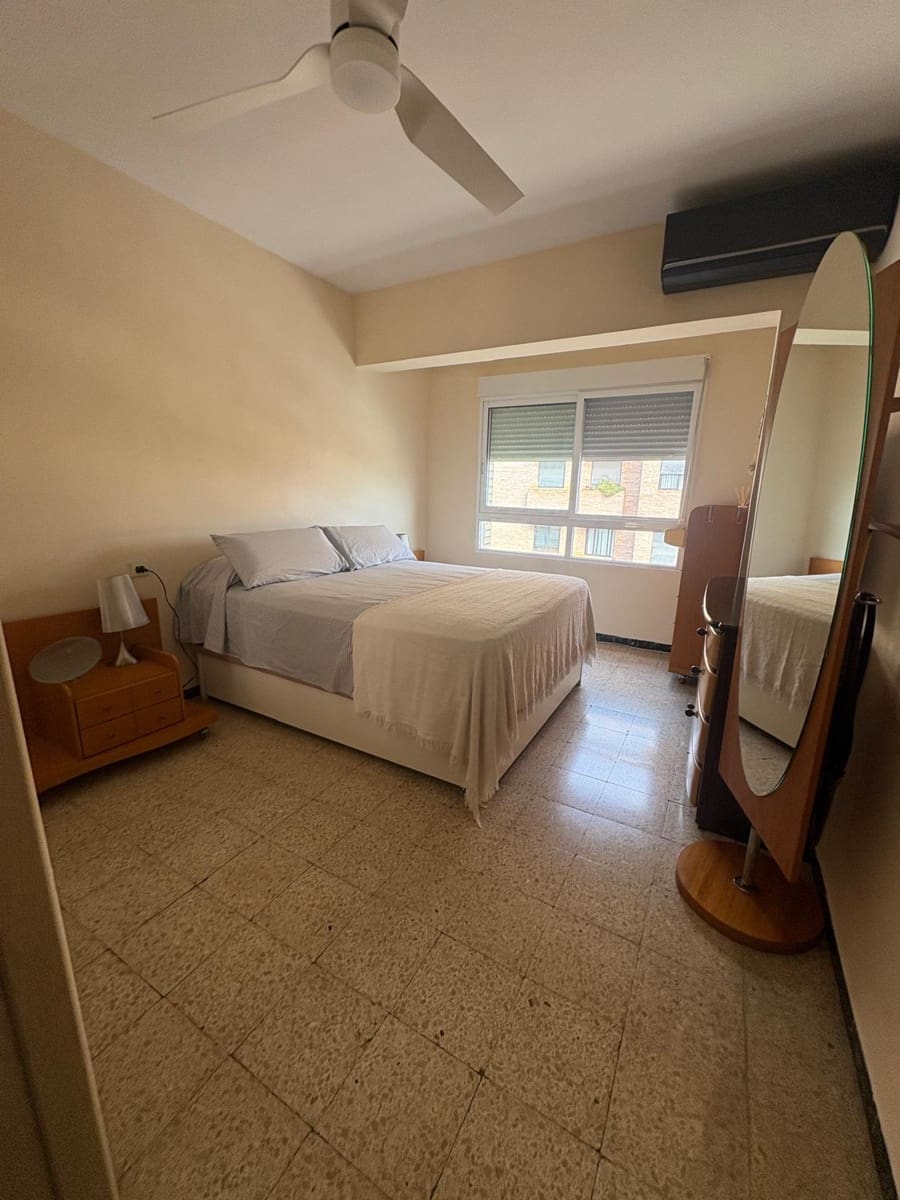 Piso de 4 habitaciones en Dénia en venta - 265.000 € (Ref: 9400131)