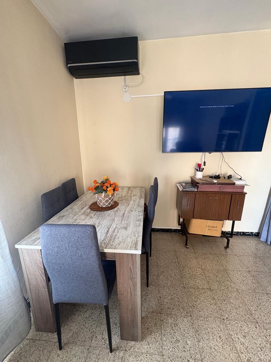Piso de 4 habitaciones en Dénia en venta - 265.000 € (Ref: 9400131)
