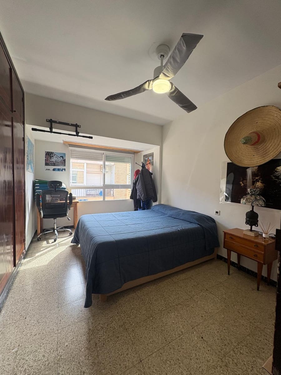 Piso de 4 habitaciones en Dénia en venta - 265.000 € (Ref: 9400131)