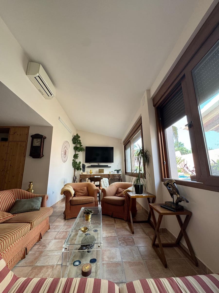 Chalet de 4 habitaciones en La Sella en venta con garaje - 790.000 € (Ref: 9523298)