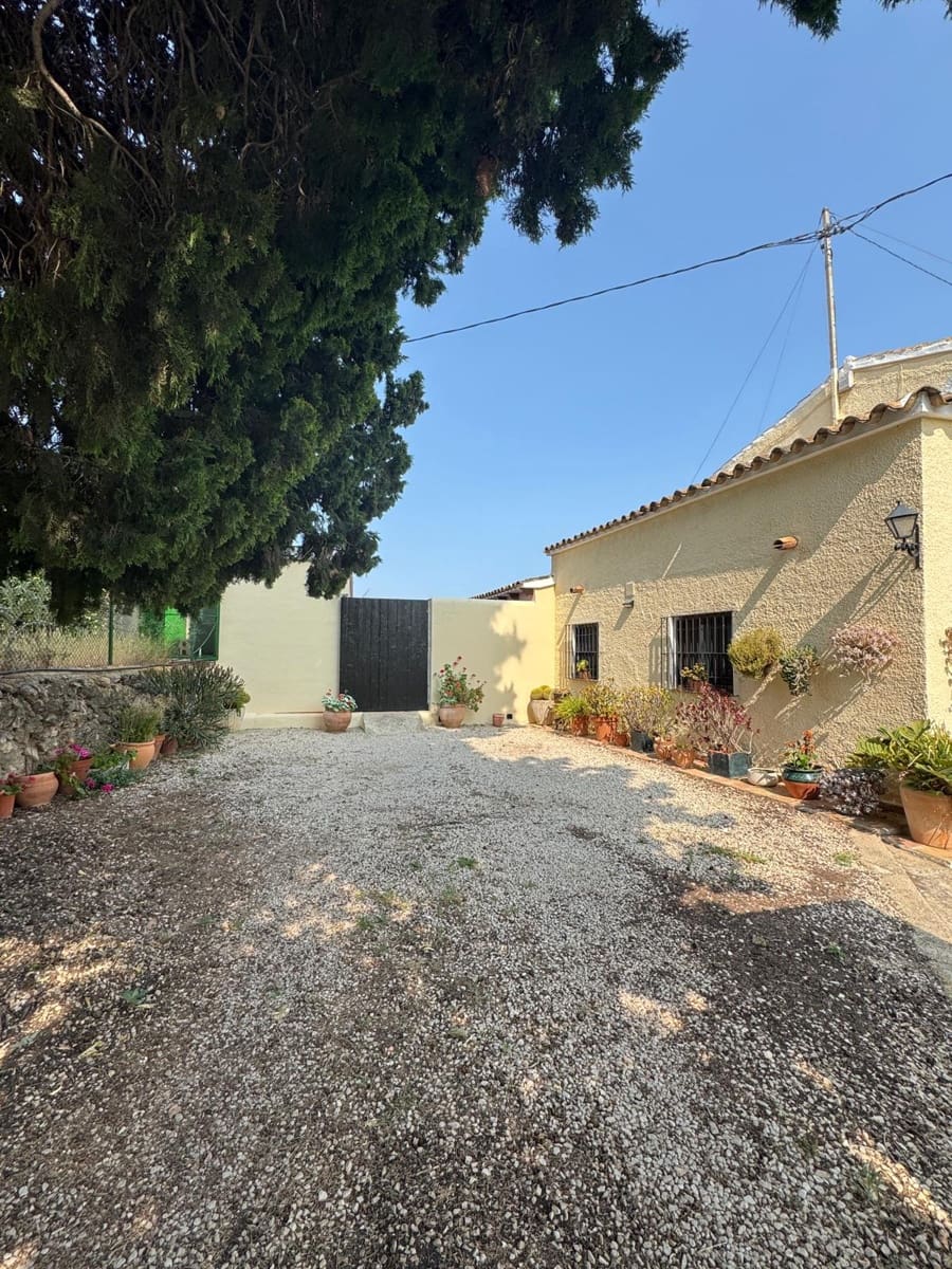 Chalet de 4 habitaciones en La Sella en venta con garaje - 790.000 € (Ref: 9523298)