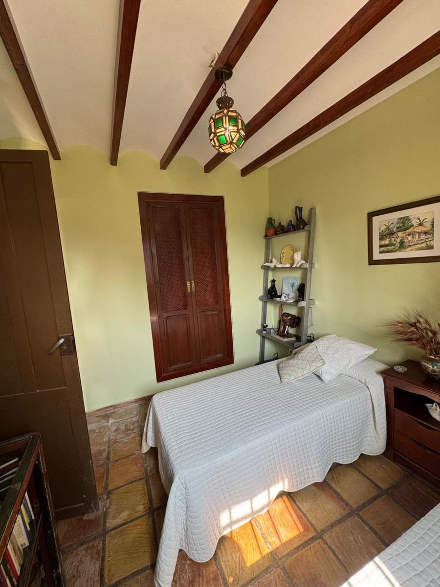 Chalet de 4 habitaciones en La Sella en venta con garaje - 790.000 € (Ref: 9523298)