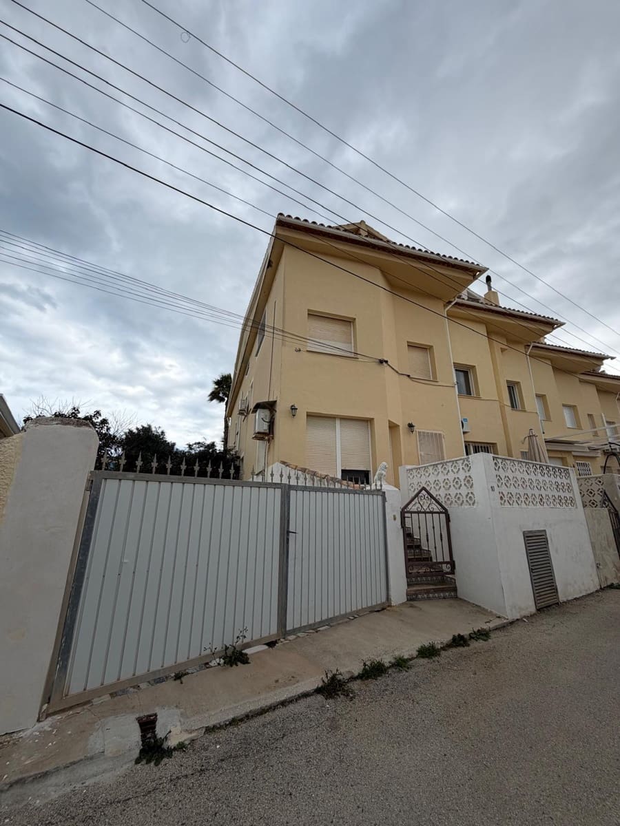 3 chambre Villa/Maison Mitoyenne à vendre à Els Poblets avec garage - 395 000 € (Ref: 9596835)