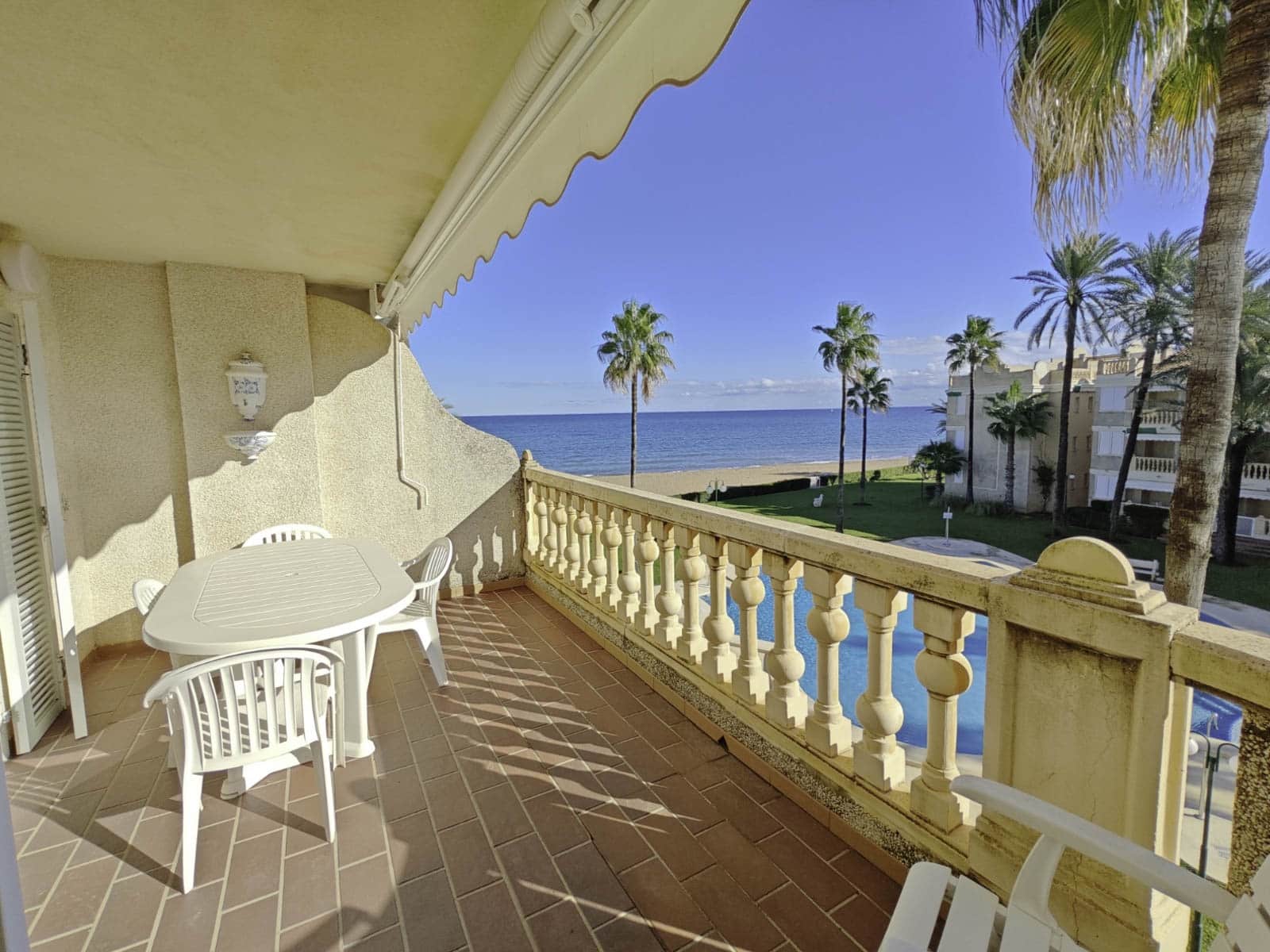 2 sovrum Strandlägenhet till salu i Denia med pool garage - 489 000 € (Ref: 9679093)