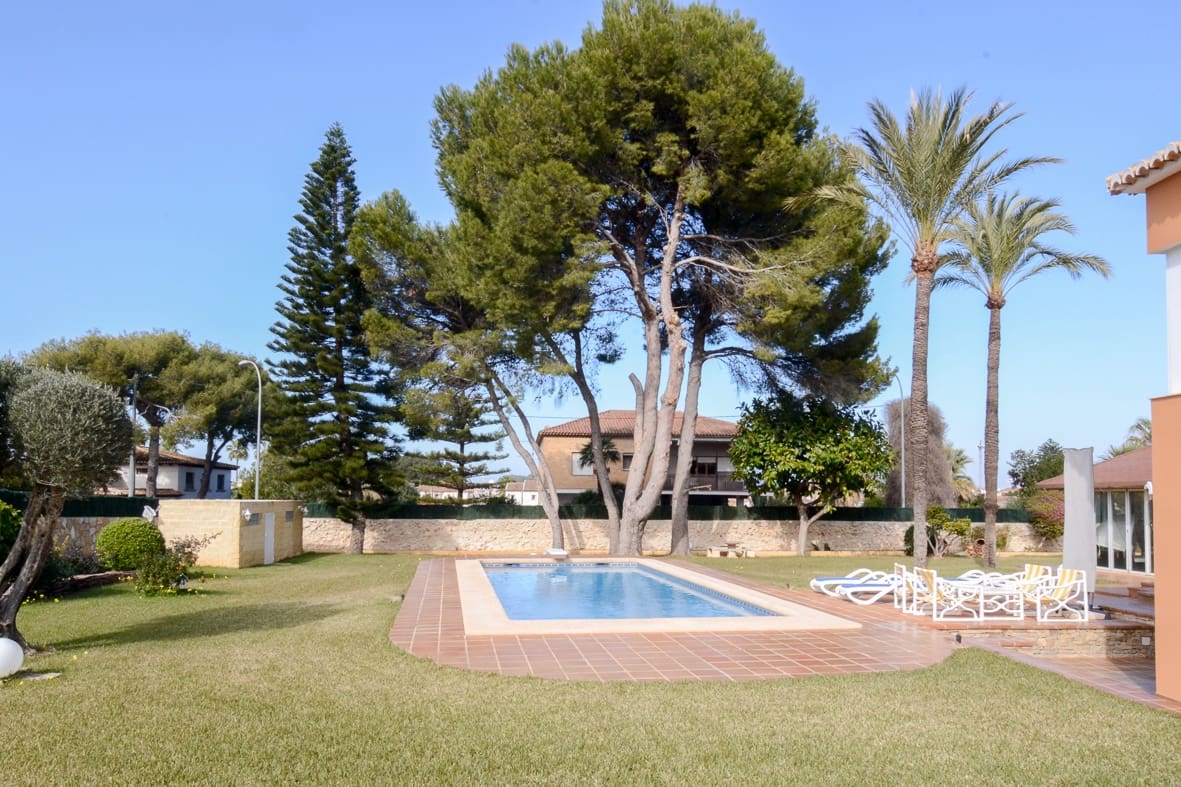Chalet de 6 habitaciones en Dénia en venta con piscina garaje - 1.250.000 € (Ref: 9708092)