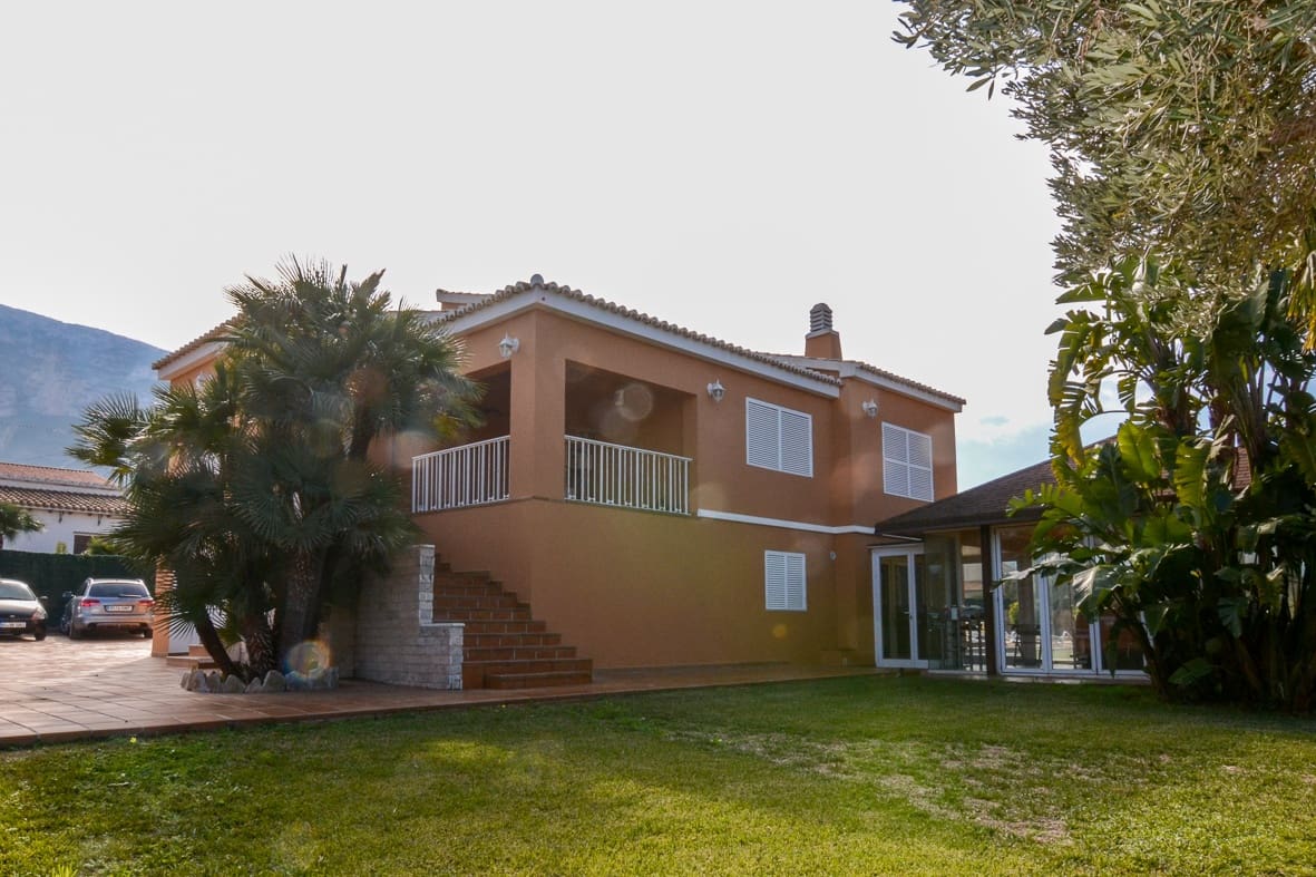 Chalet de 6 habitaciones en Dénia en venta con piscina garaje - 1.250.000 € (Ref: 9708092)