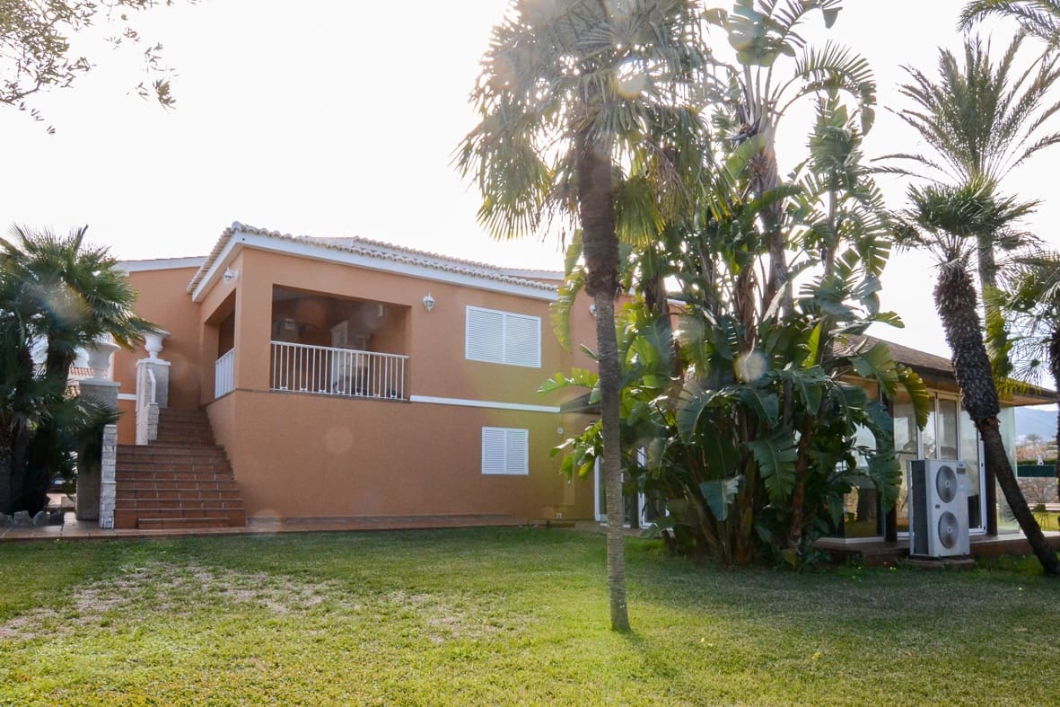 Chalet de 6 habitaciones en Dénia en venta con piscina garaje - 1.250.000 € (Ref: 9708092)