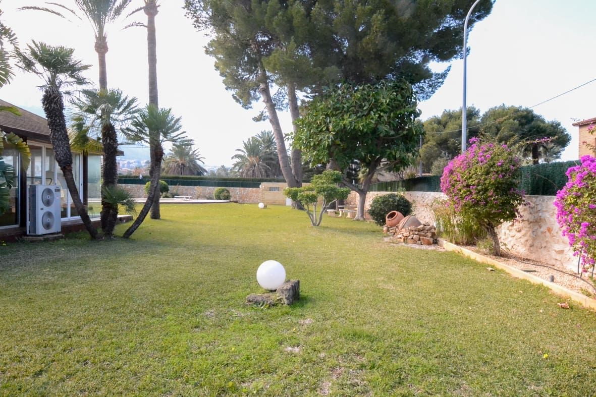 Chalet de 6 habitaciones en Dénia en venta con piscina garaje - 1.250.000 € (Ref: 9708092)