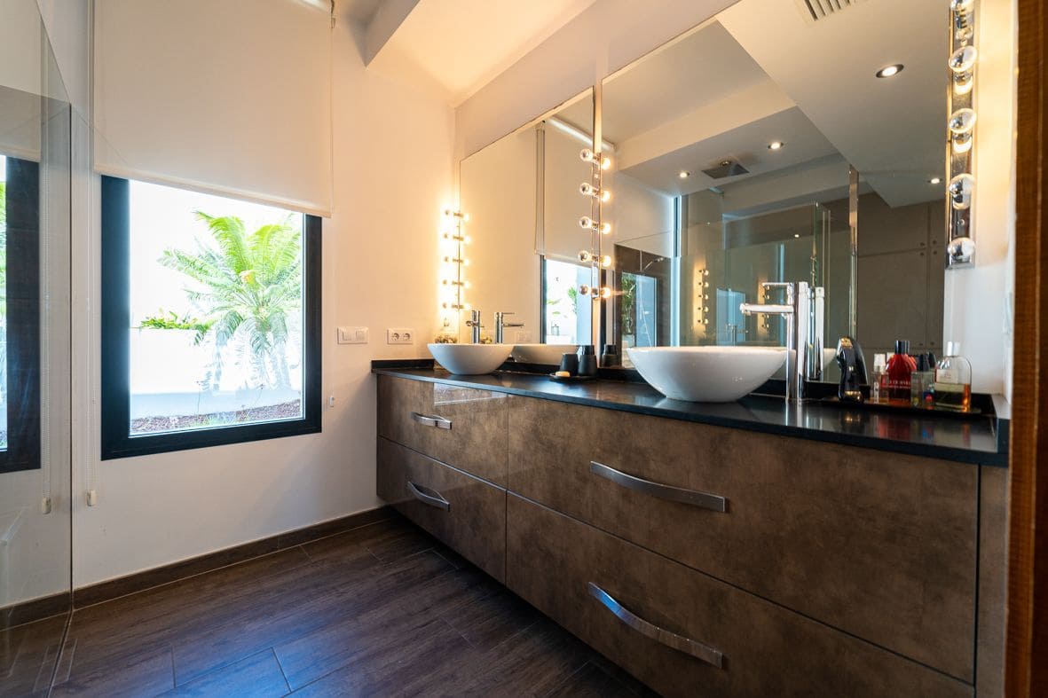 4 quarto Moradia para venda em Denia com piscina garagem - 1 370 000 € (Ref: 9708100)