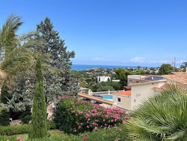 Chalet de 4 habitaciones en El Montgó, Dénia en venta con piscina garaje - 875.000 € (Ref: 9708102)