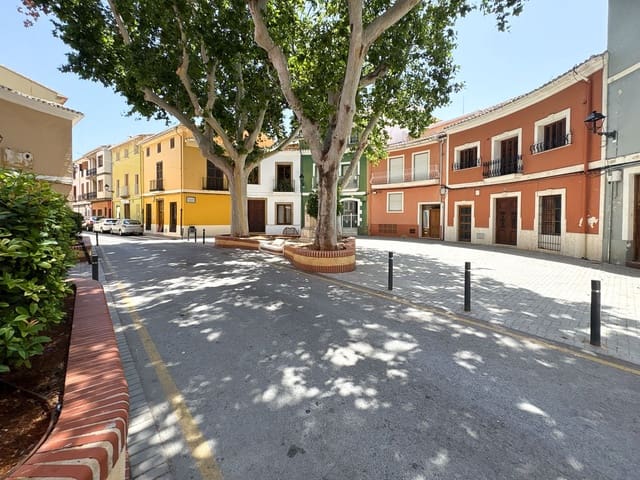 Casa de 7 habitaciones en Centro Urbano, Dénia en venta con garaje - 716.000 € (Ref: 9708110)